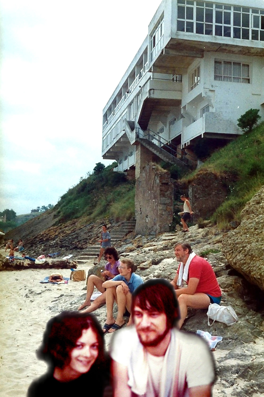 1989 (17 )