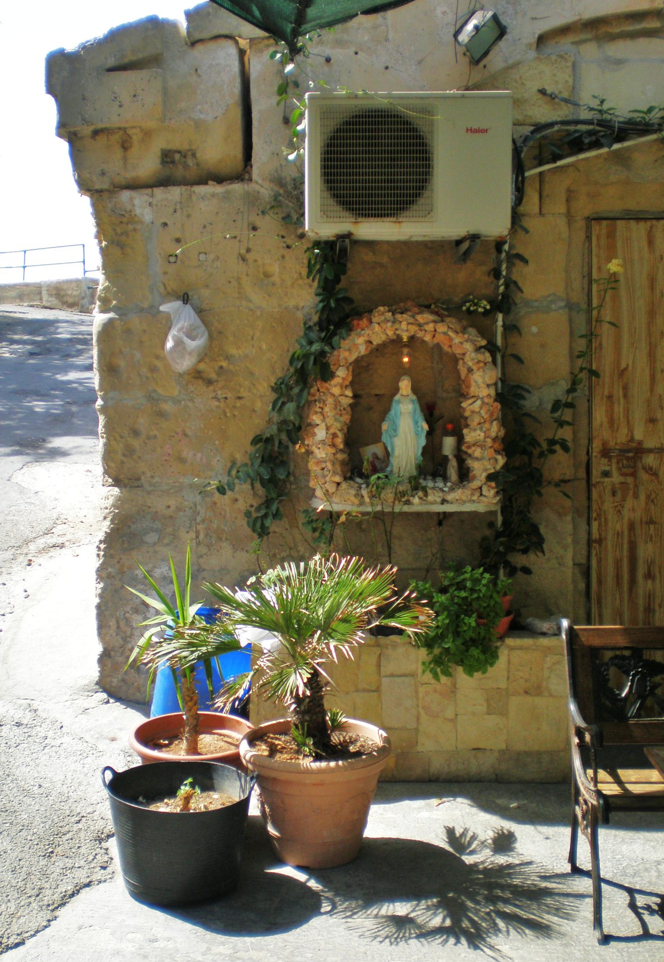 2001 (16)