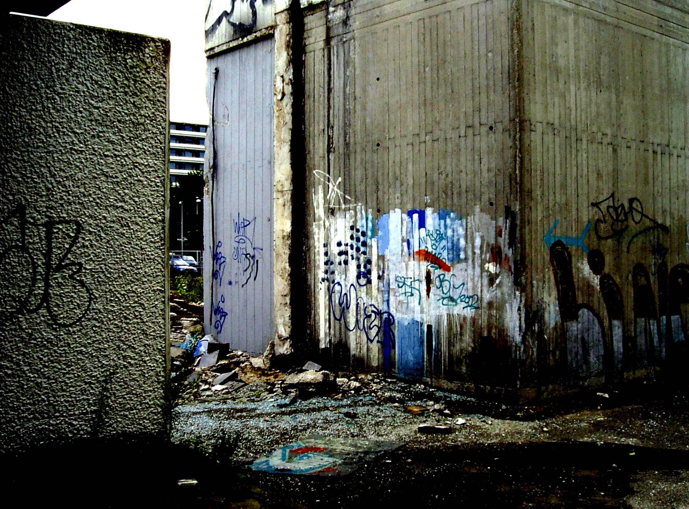 2002 (22)